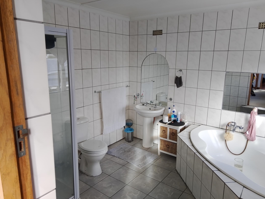 4 Bedroom Property for Sale in Richmond Estate Western Cape